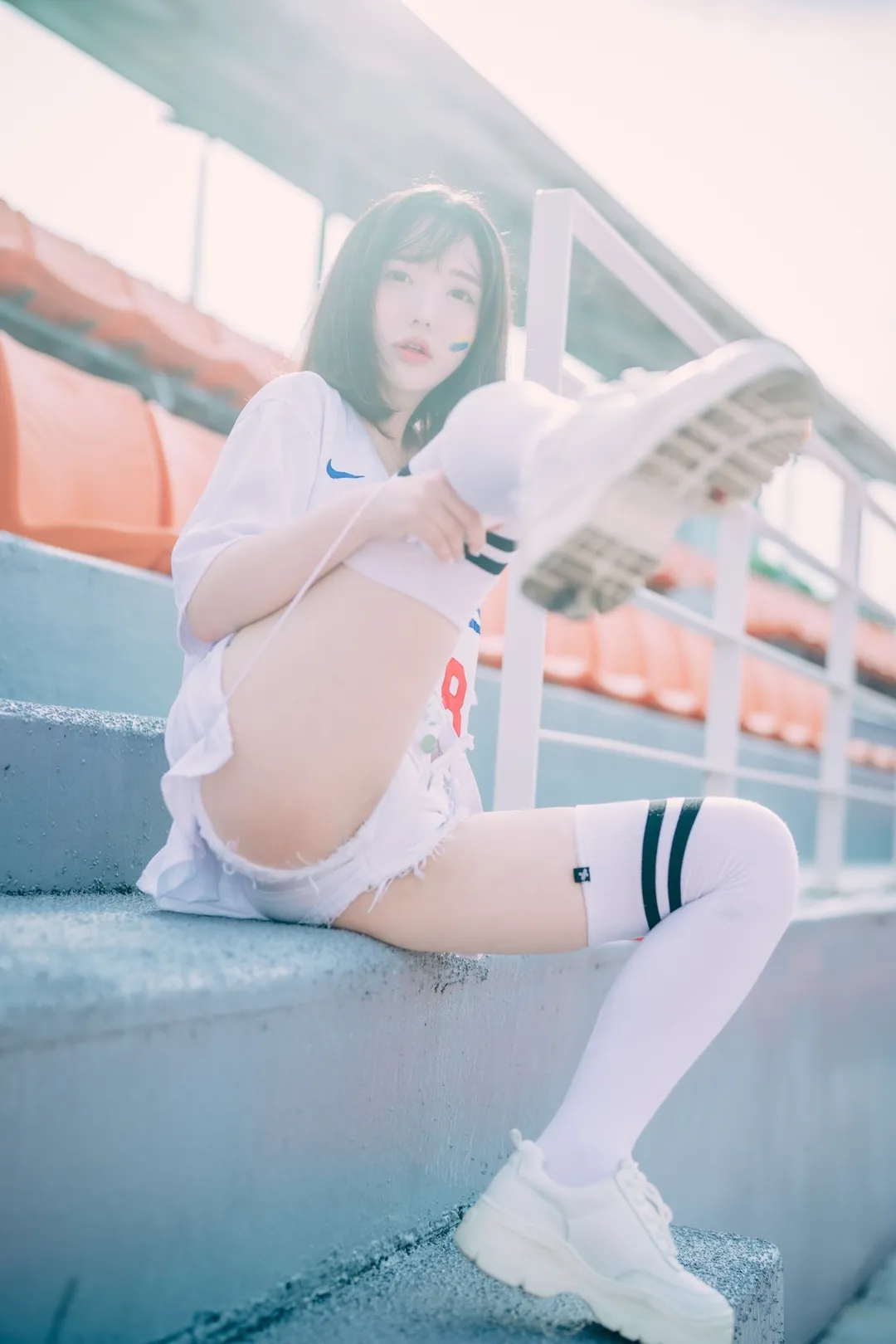 Son Ye-Eun Cheer Up in the Summer